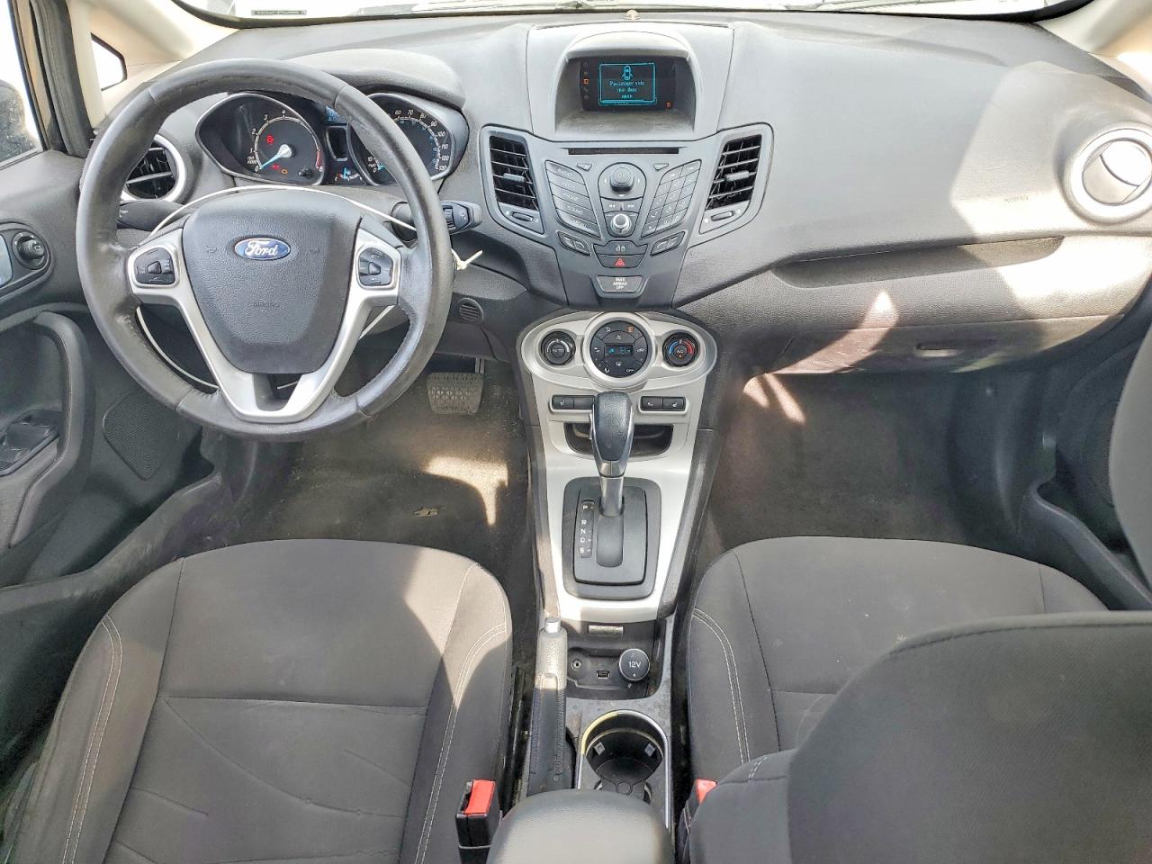 2015 FORD FIESTA SE photo 15