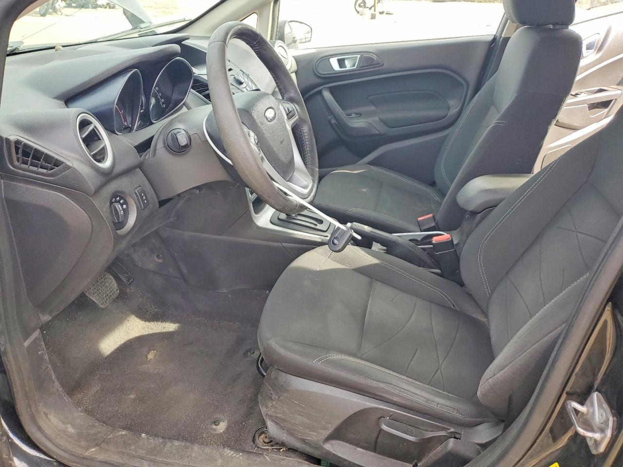 2015 FORD FIESTA SE photo 13