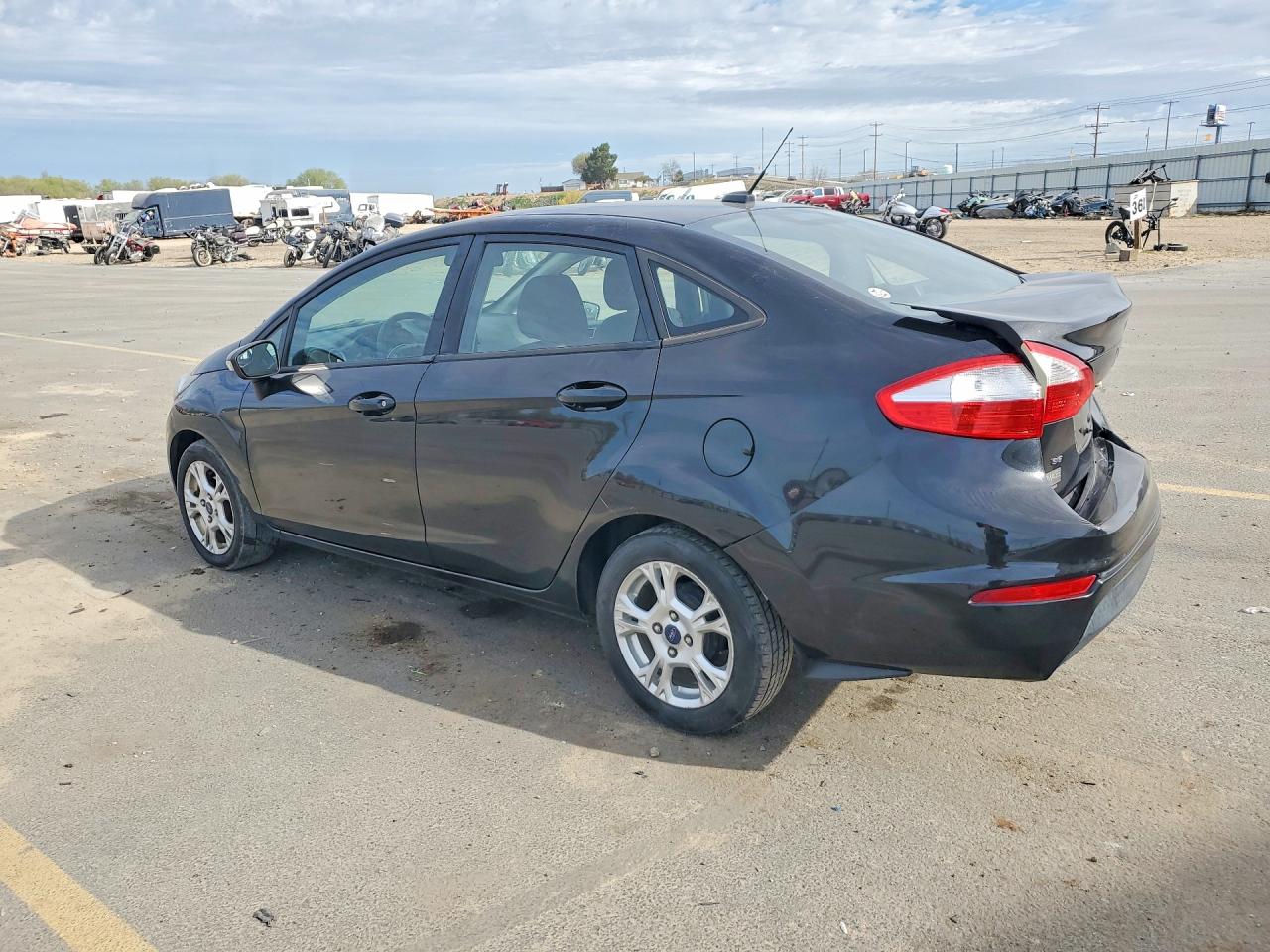 2015 FORD FIESTA SE photo 3