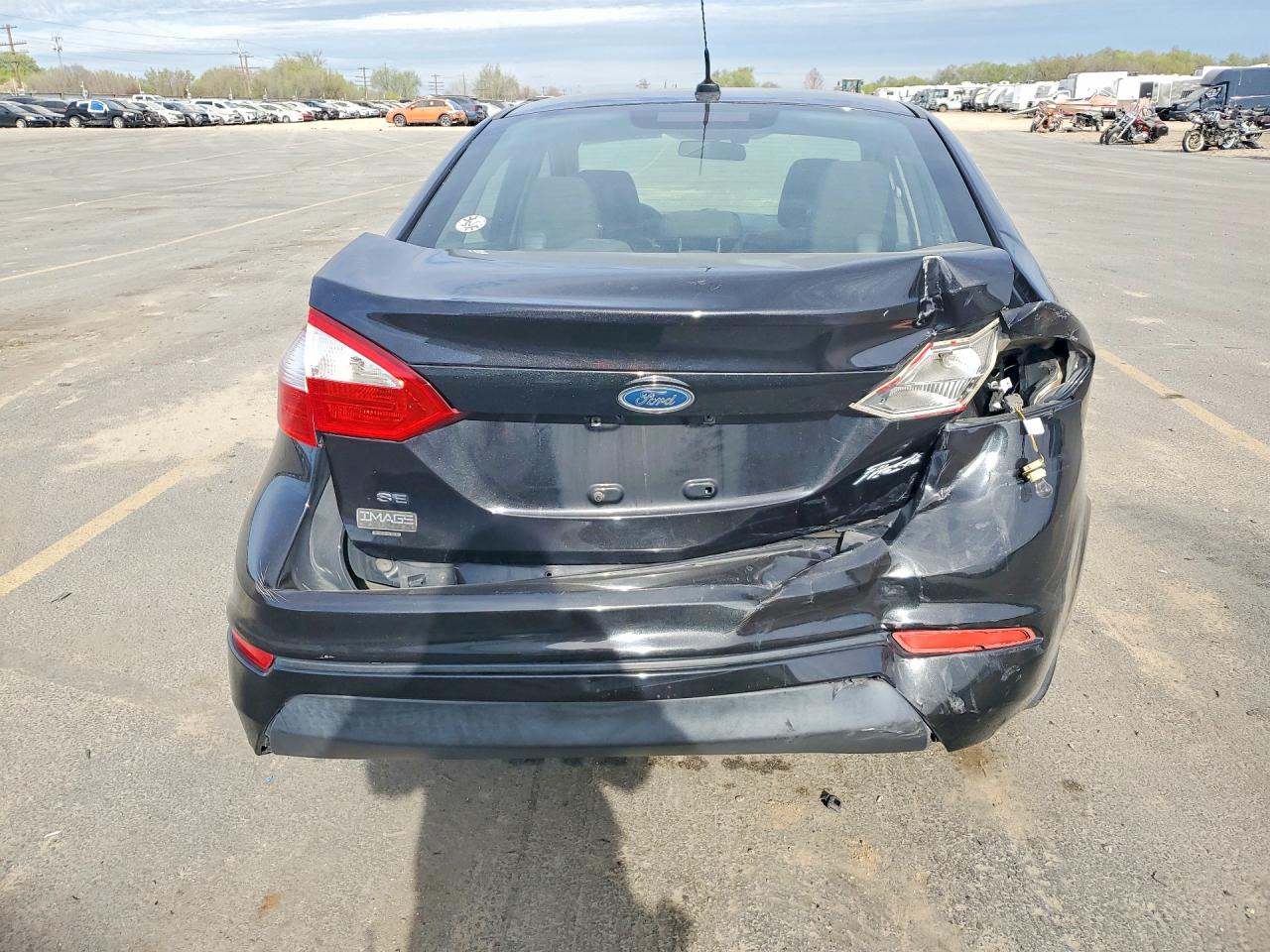2015 FORD FIESTA SE photo 11