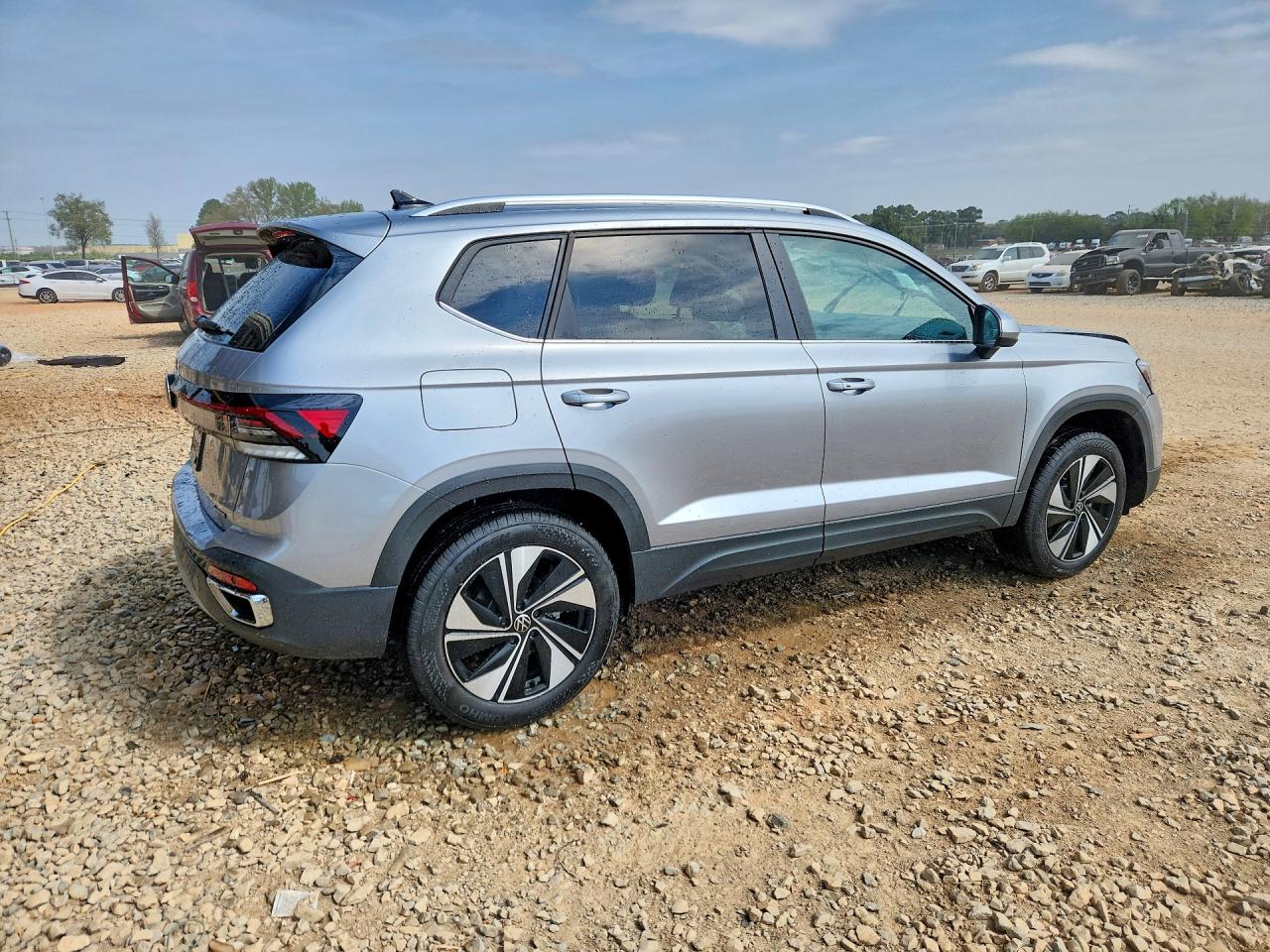 2026 VOLKSWAGEN TAOS SE photo 5