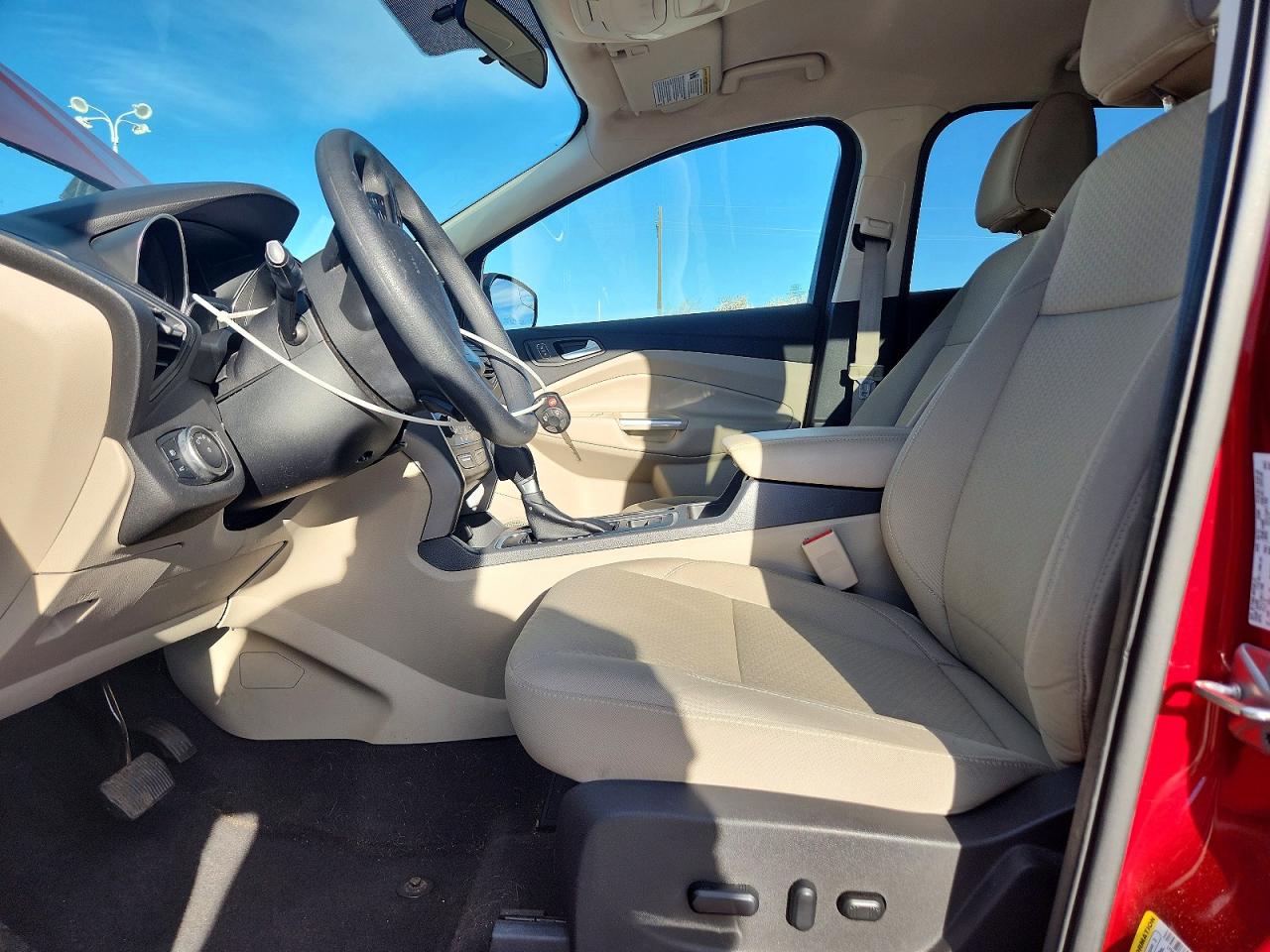 2017 FORD ESCAPE SE photo 13