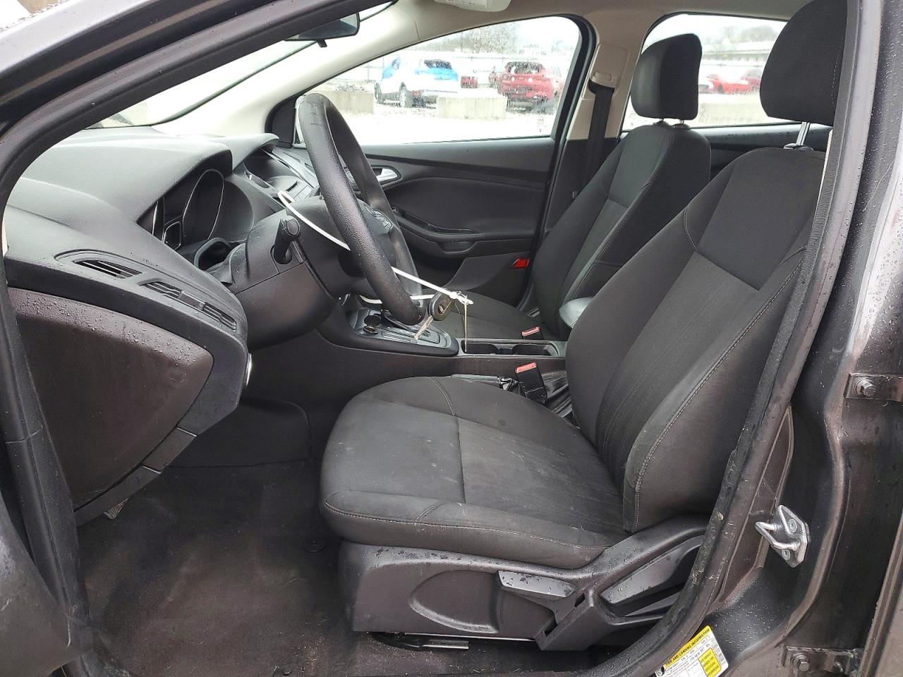 2017 FORD FOCUS SE photo 19