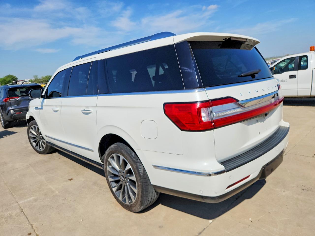 2021 LINCOLN NAVIGATOR L RESERVE photo 2