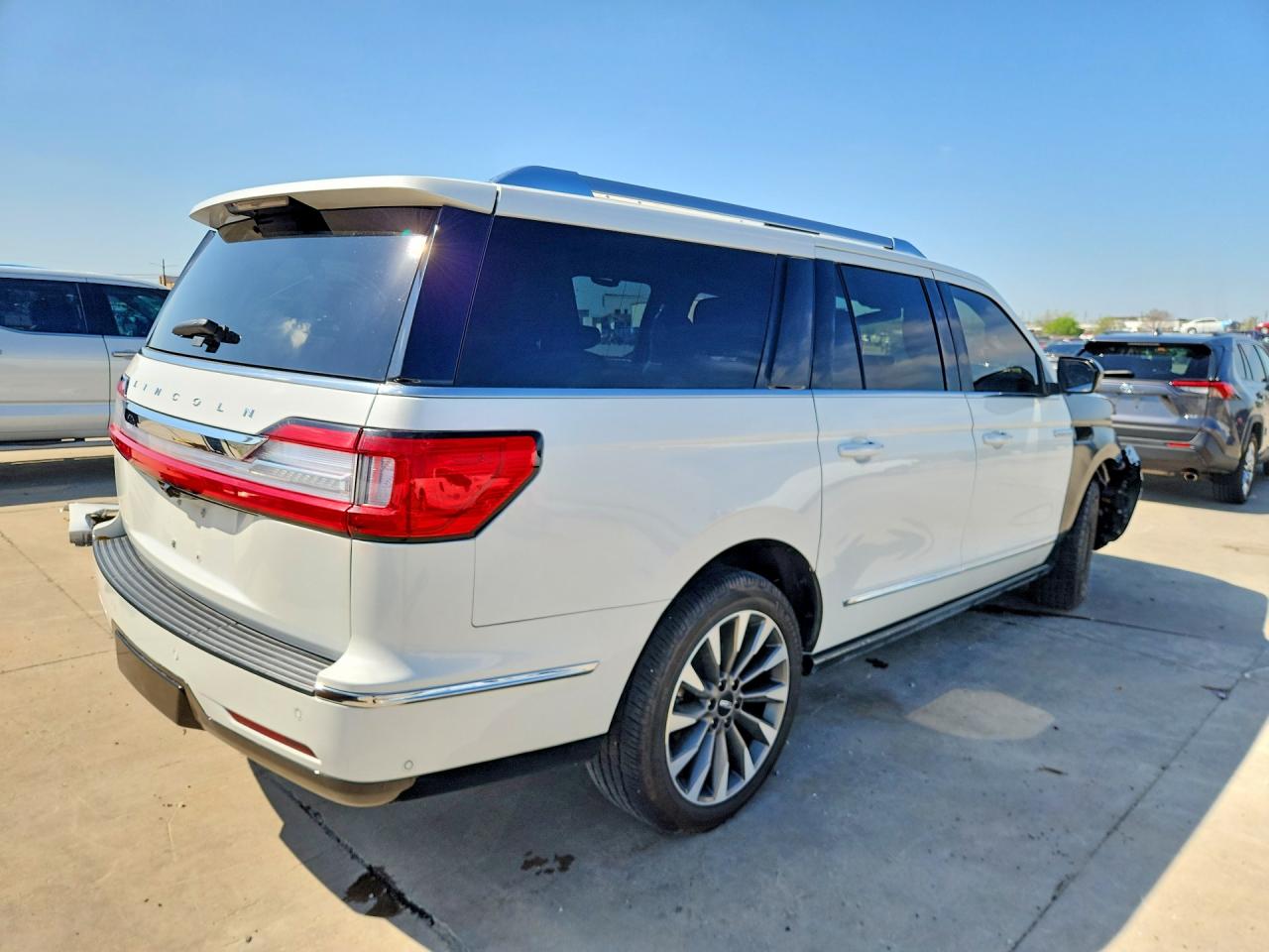 2021 LINCOLN NAVIGATOR L RESERVE photo 3