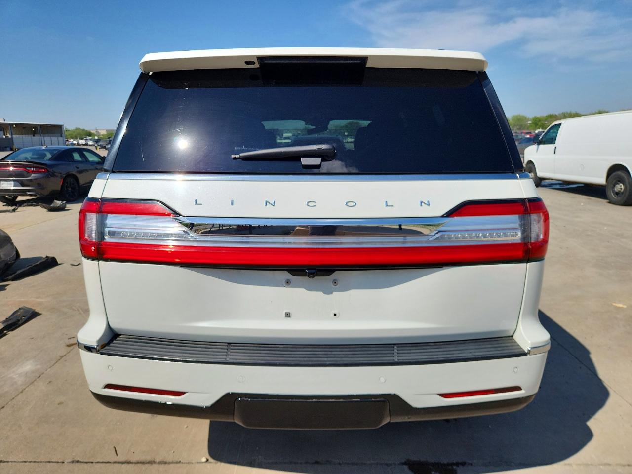 2021 LINCOLN NAVIGATOR L RESERVE photo 6