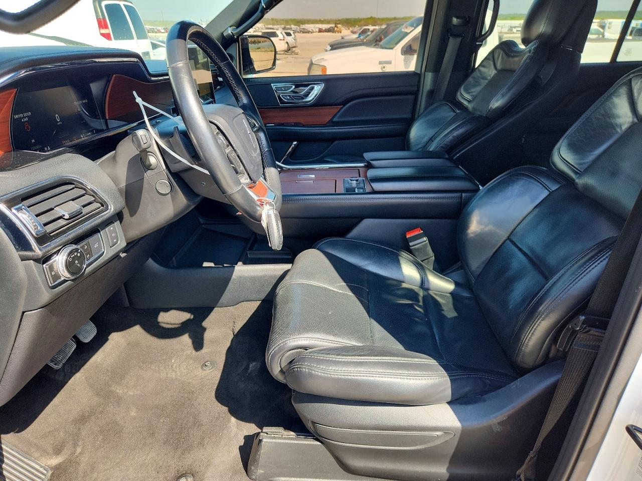 2021 LINCOLN NAVIGATOR L RESERVE photo 7