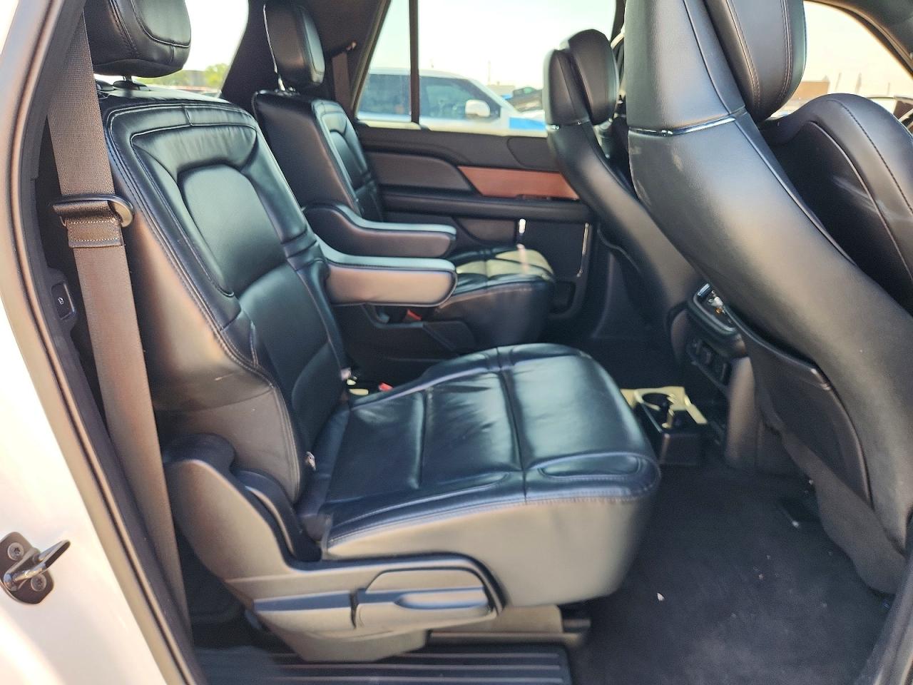 2021 LINCOLN NAVIGATOR L RESERVE photo 11