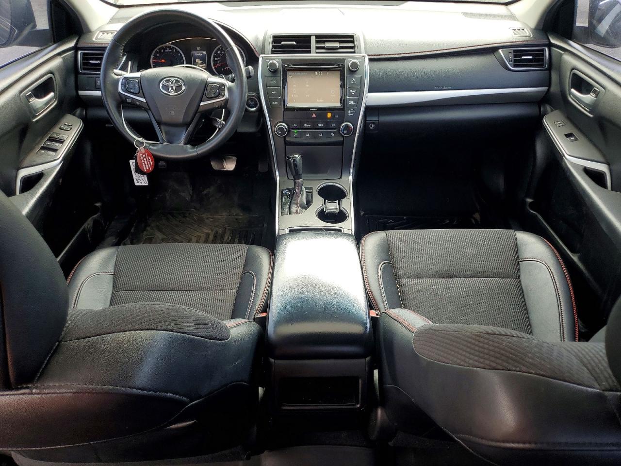 2017 TOYOTA CAMRY SE photo 8