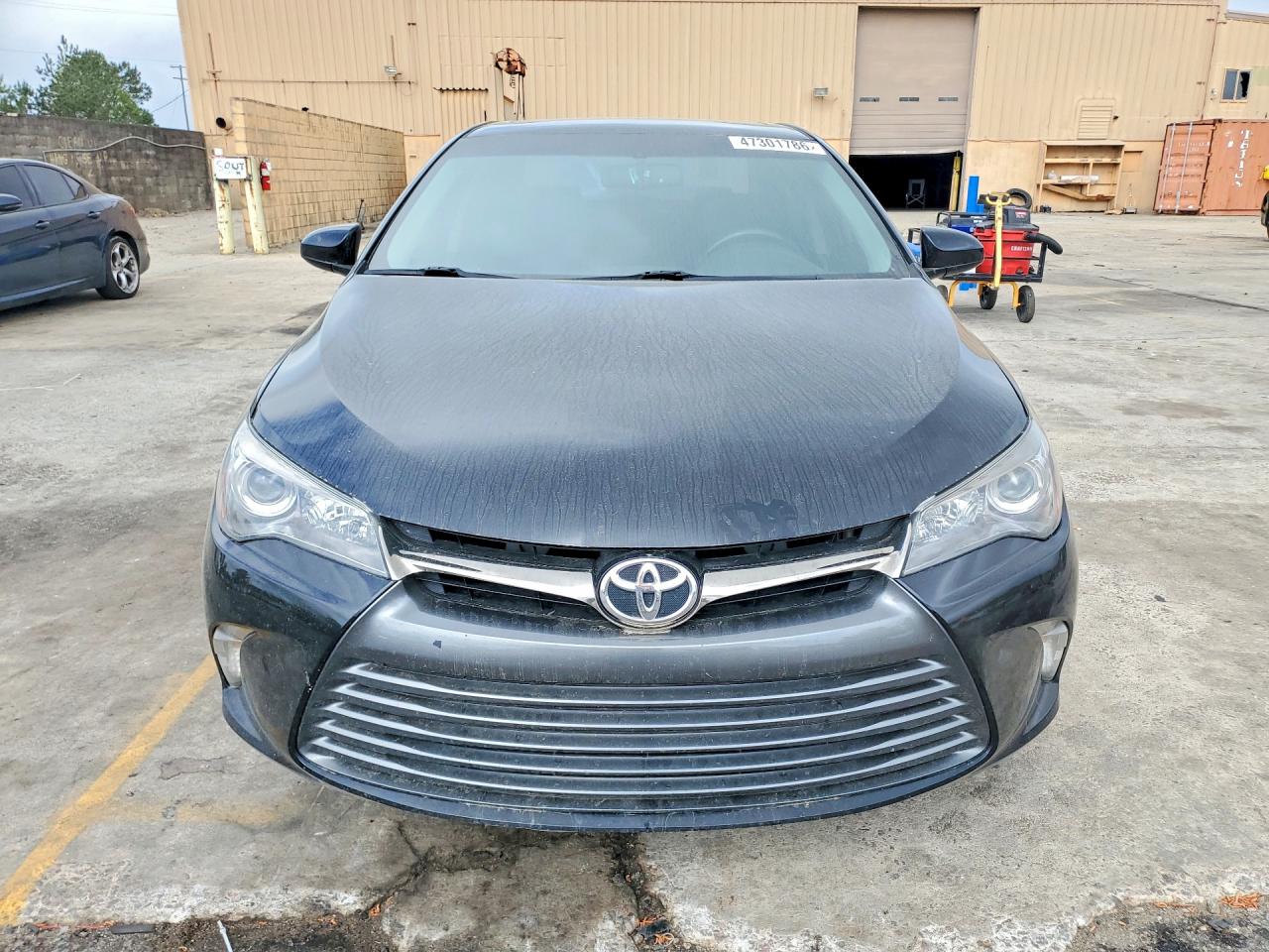 2017 TOYOTA CAMRY SE photo 5