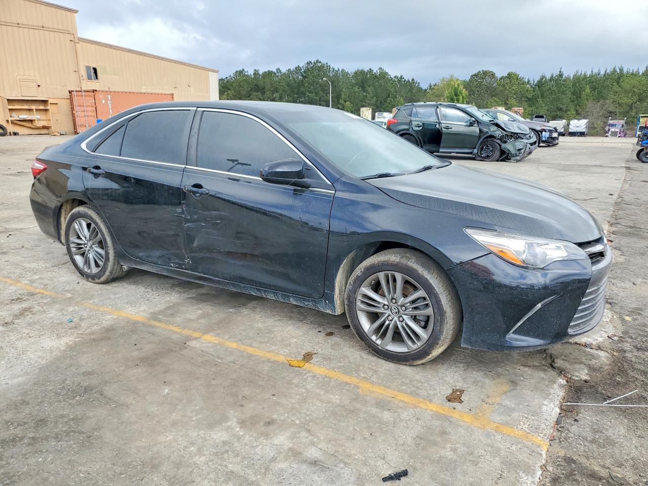 2017 TOYOTA CAMRY SE photo 4