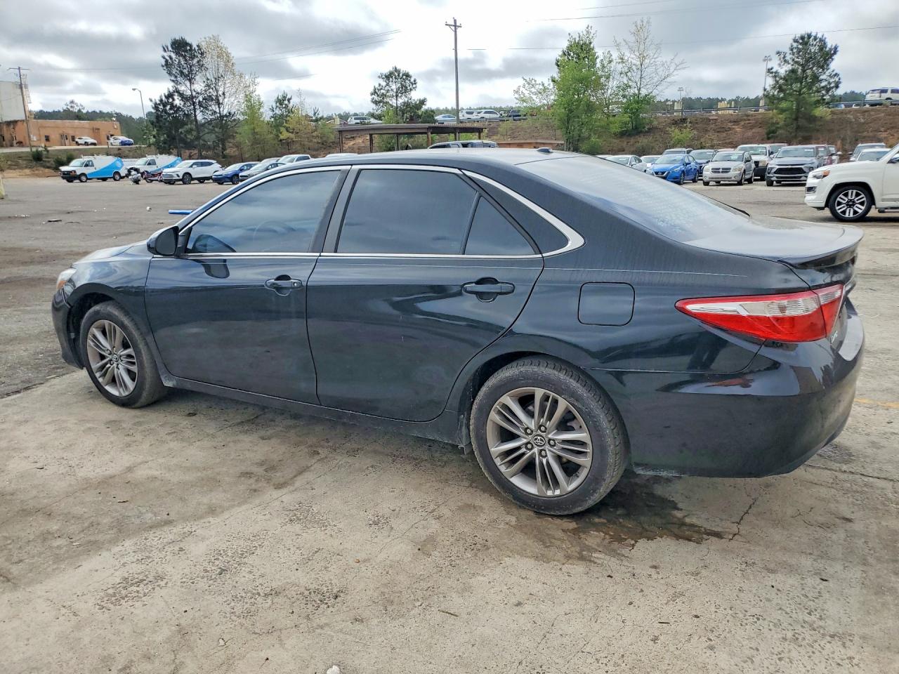 2017 TOYOTA CAMRY SE photo 2