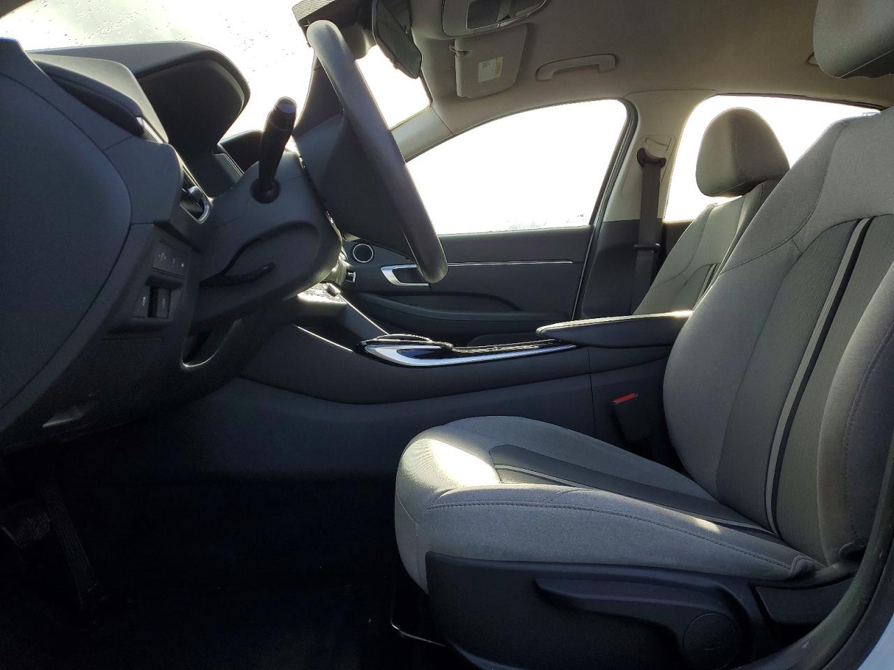 2020 HYUNDAI SONATA SE photo 13