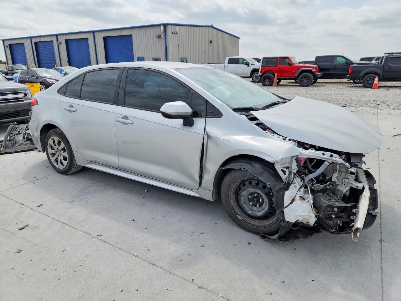 2025 TOYOTA COROLLA LE photo 4