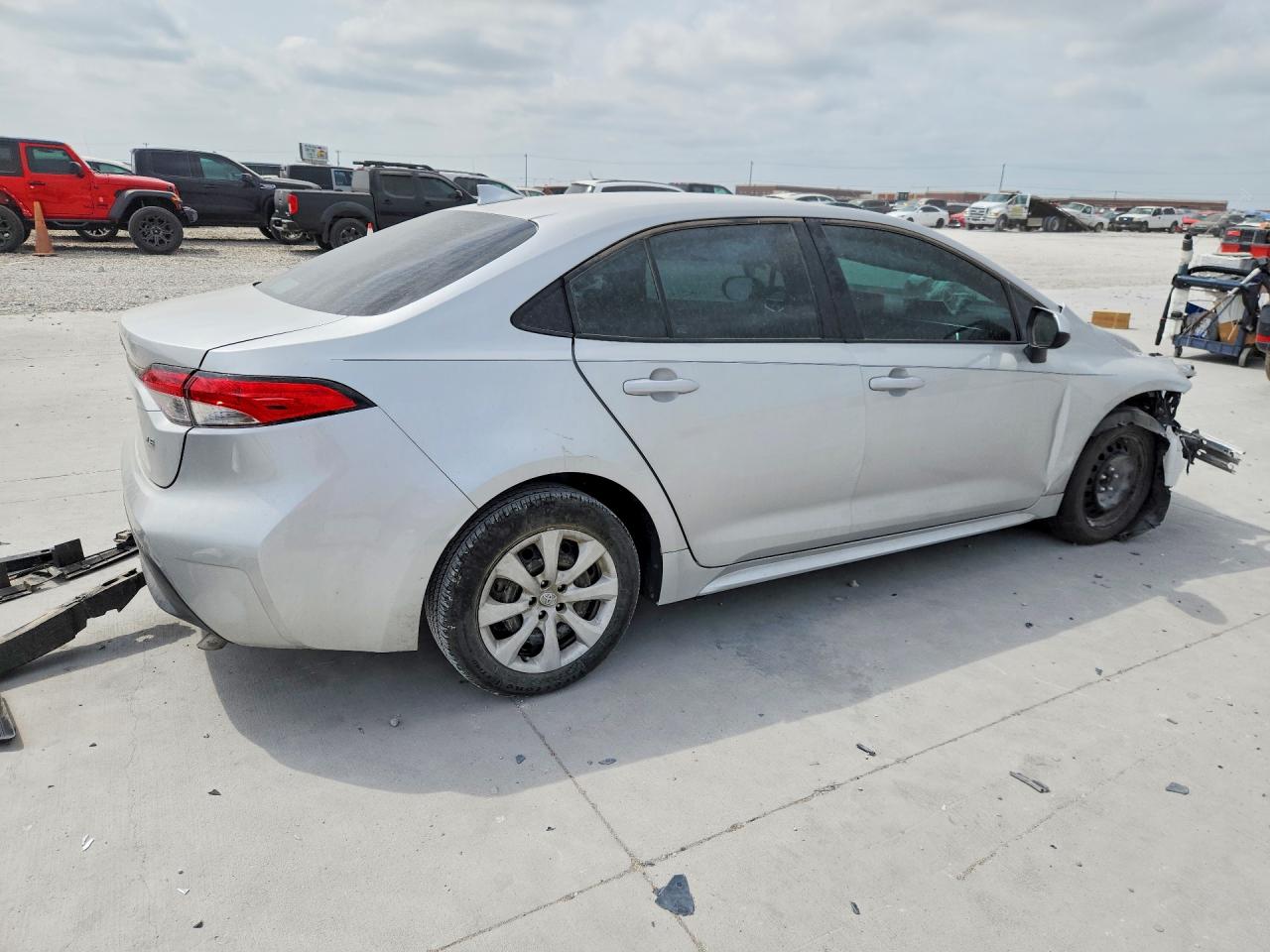 2025 TOYOTA COROLLA LE photo 3