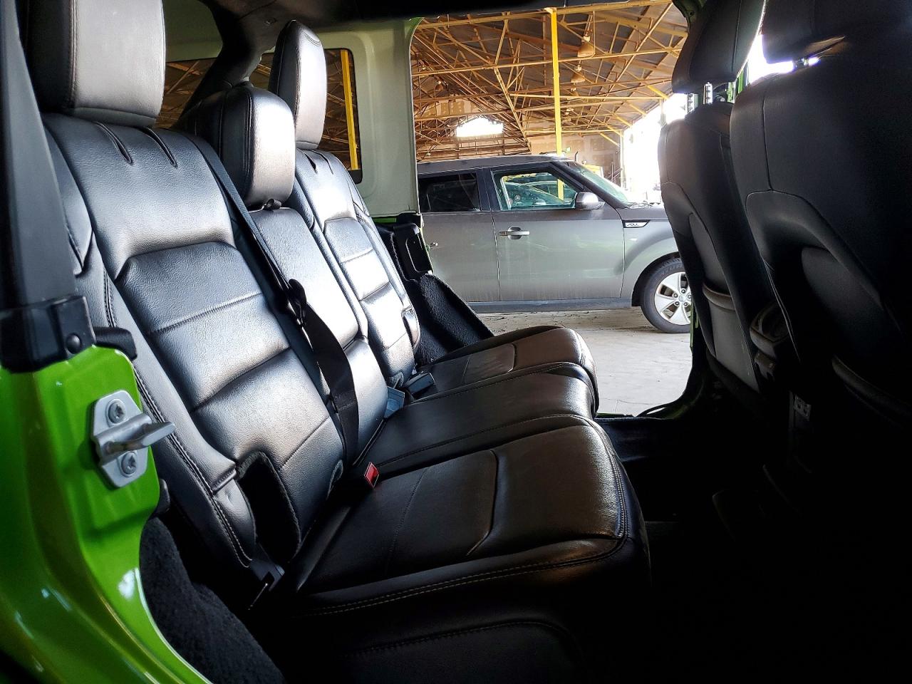 2019 JEEP WRANGLER UNLIMITED SAHARA photo 19
