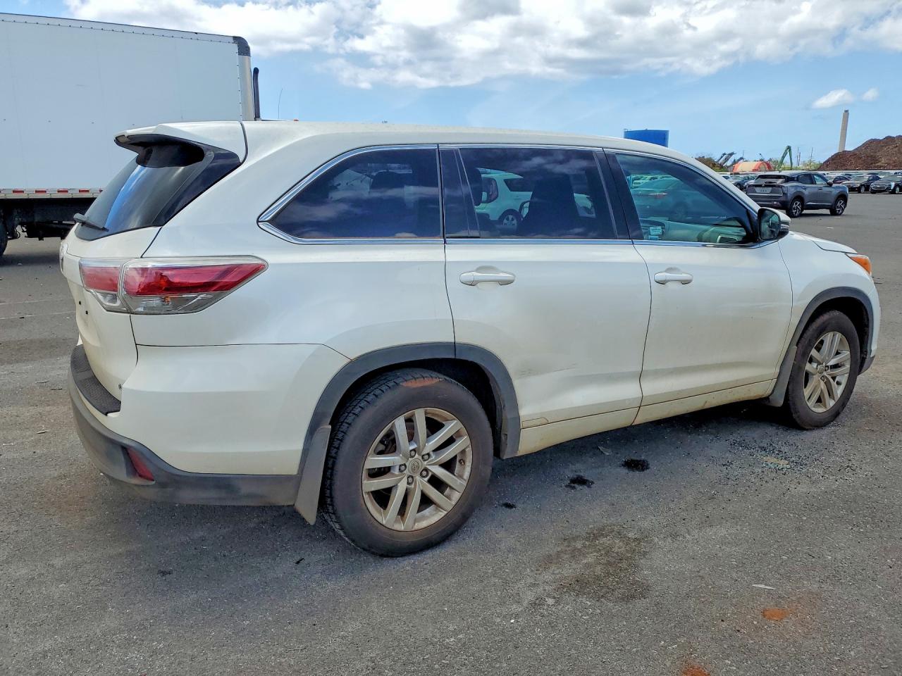 2014 TOYOTA HIGHLANDER LE photo 7