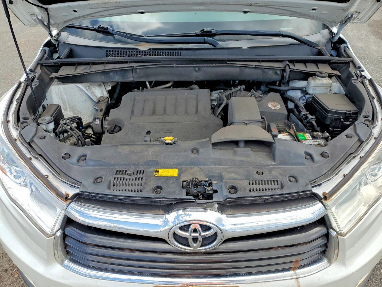 2014 TOYOTA HIGHLANDER LE photo 34