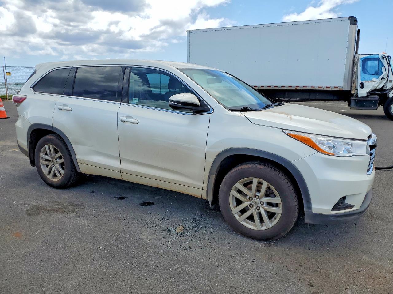 2014 TOYOTA HIGHLANDER LE photo 10