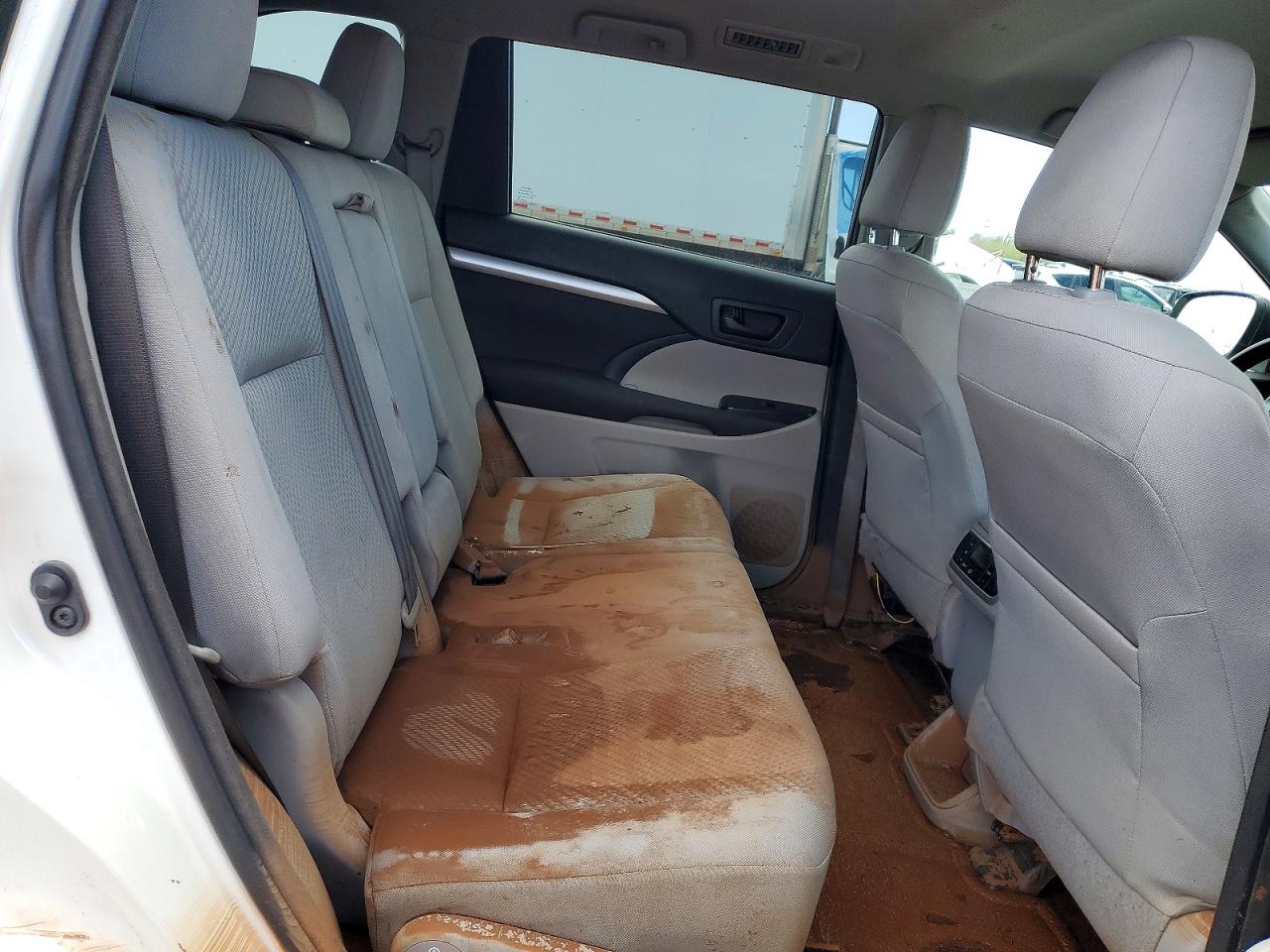 2014 TOYOTA HIGHLANDER LE photo 31