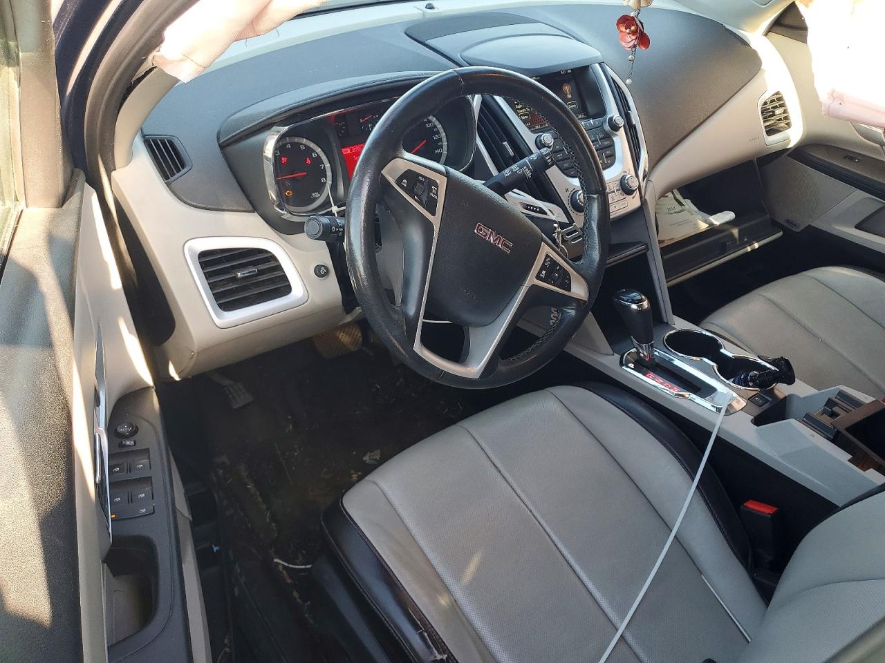 2017 GMC TERRAIN SLT photo 8