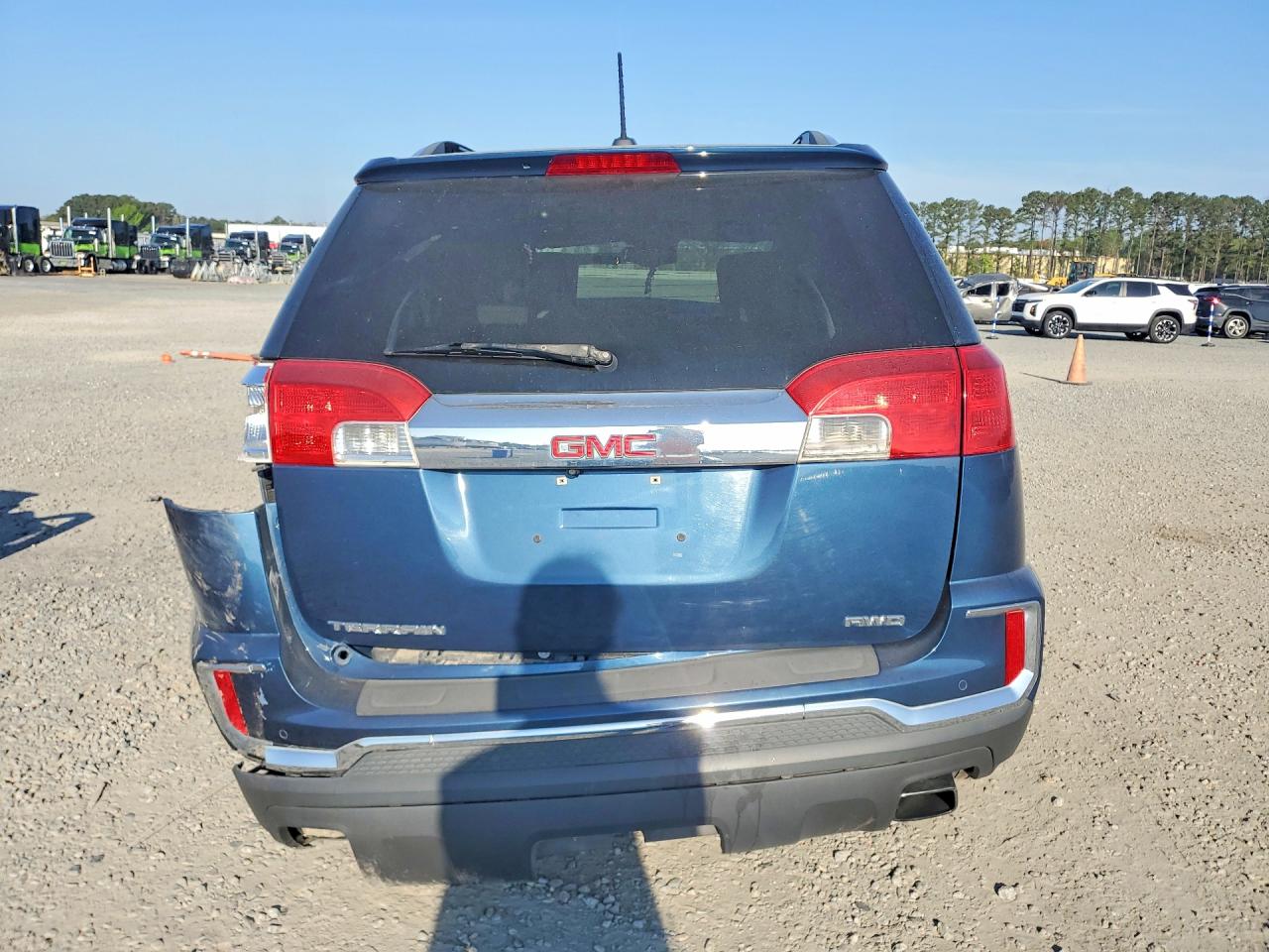 2017 GMC TERRAIN SLT photo 6