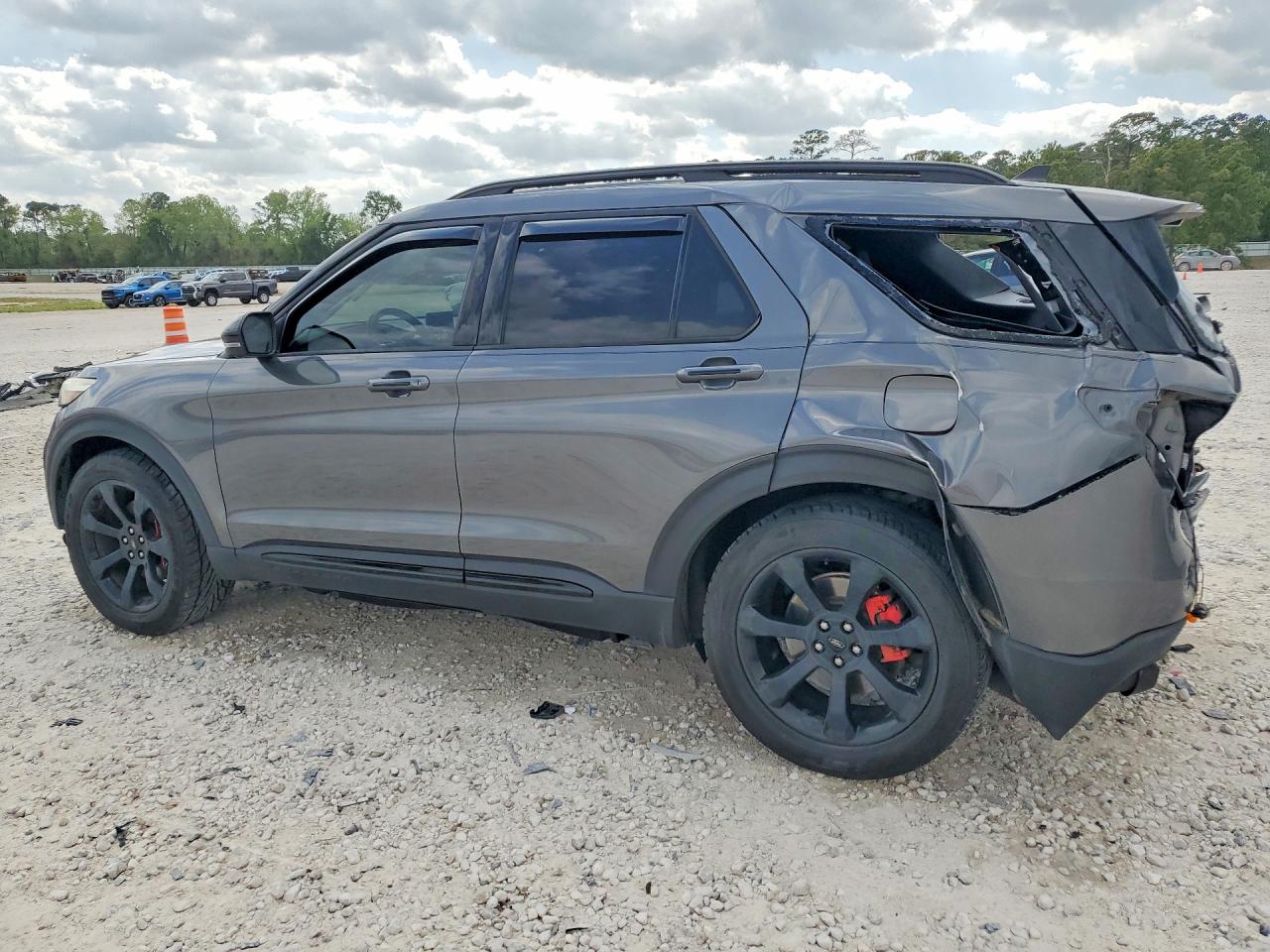2021 FORD EXPLORER ST photo 3