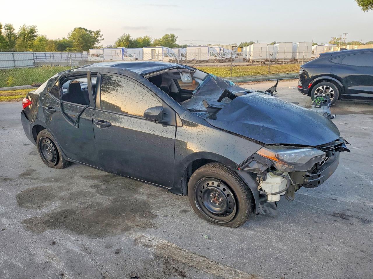 2018 TOYOTA COROLLA LE photo 4