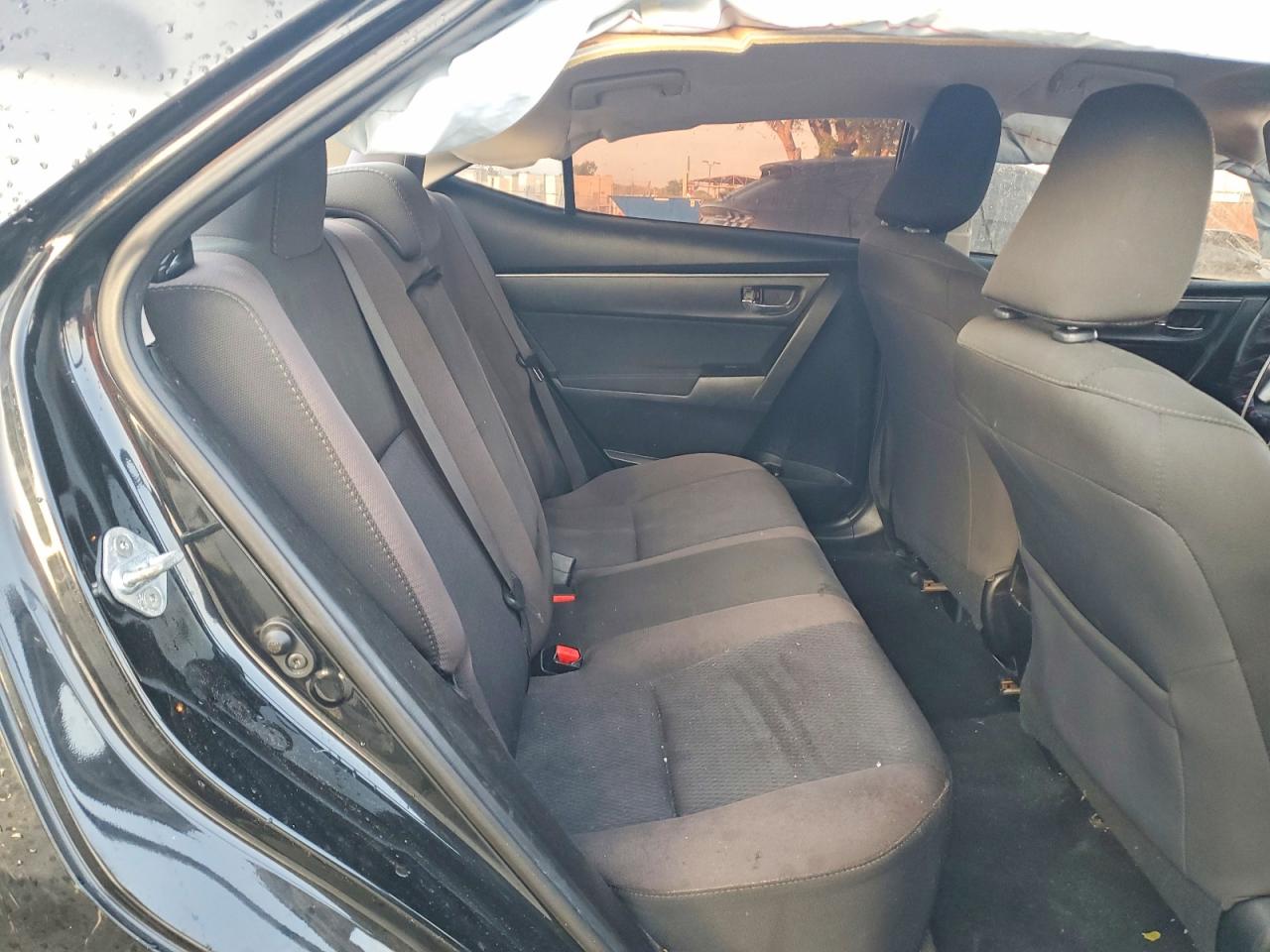 2018 TOYOTA COROLLA LE photo 10