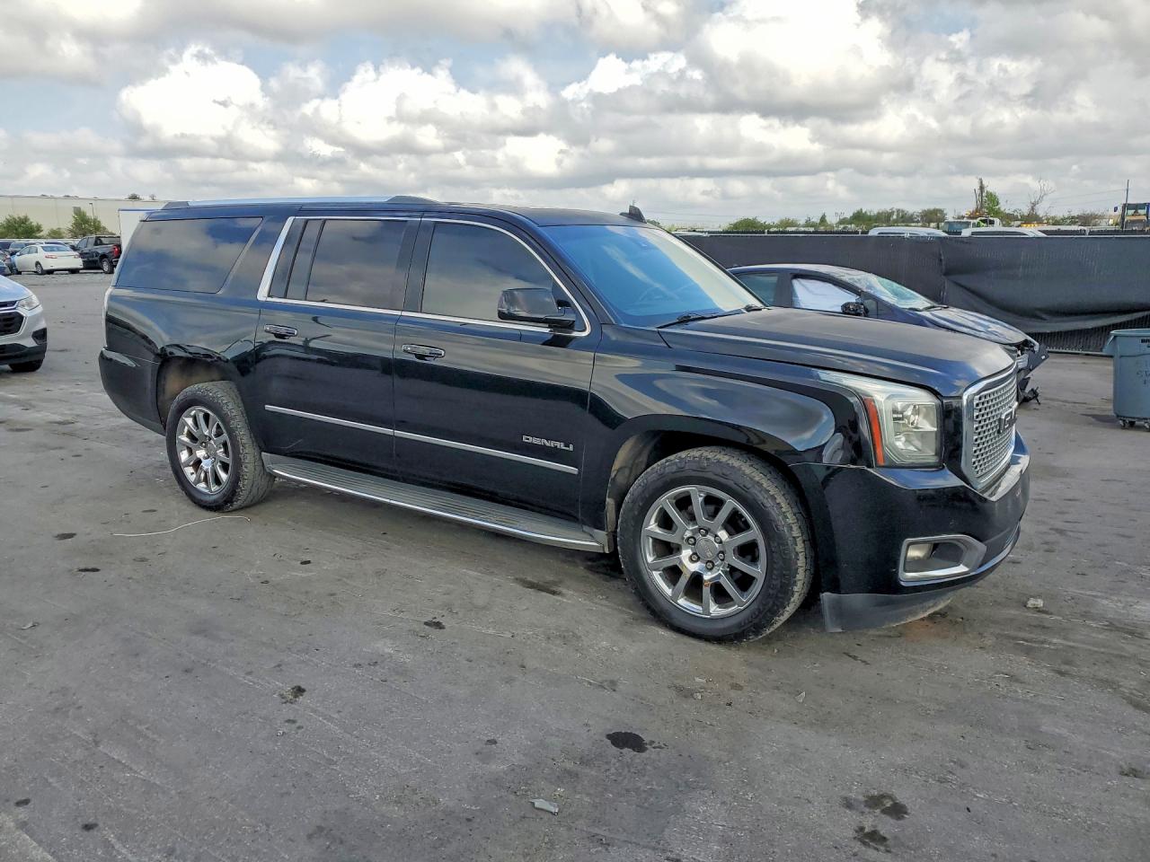 2015 GMC YUKON XL DENALI photo 7