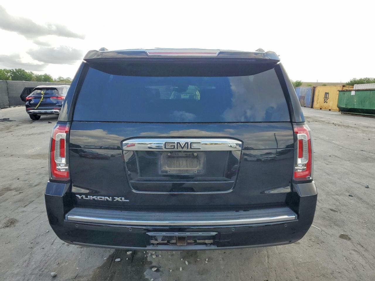2015 GMC YUKON XL DENALI photo 11