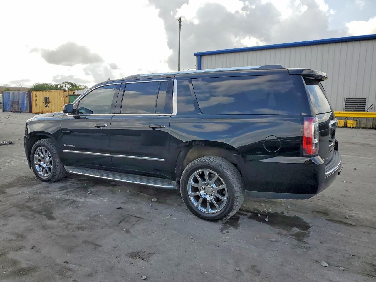 2015 GMC YUKON XL DENALI photo 3