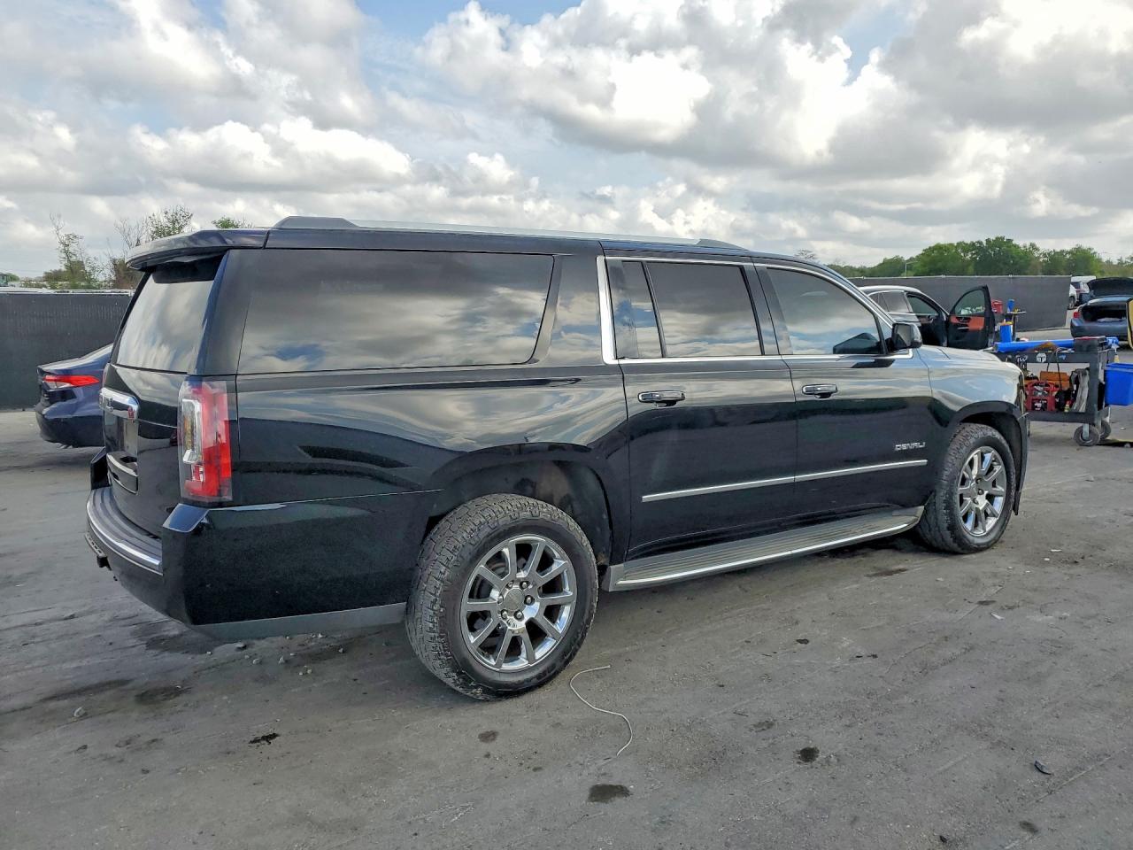 2015 GMC YUKON XL DENALI photo 5