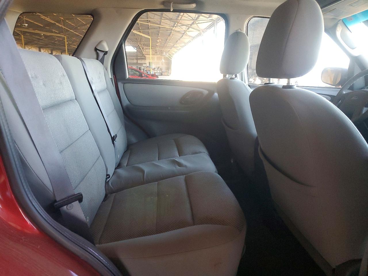 2005 FORD ESCAPE XLT photo 28