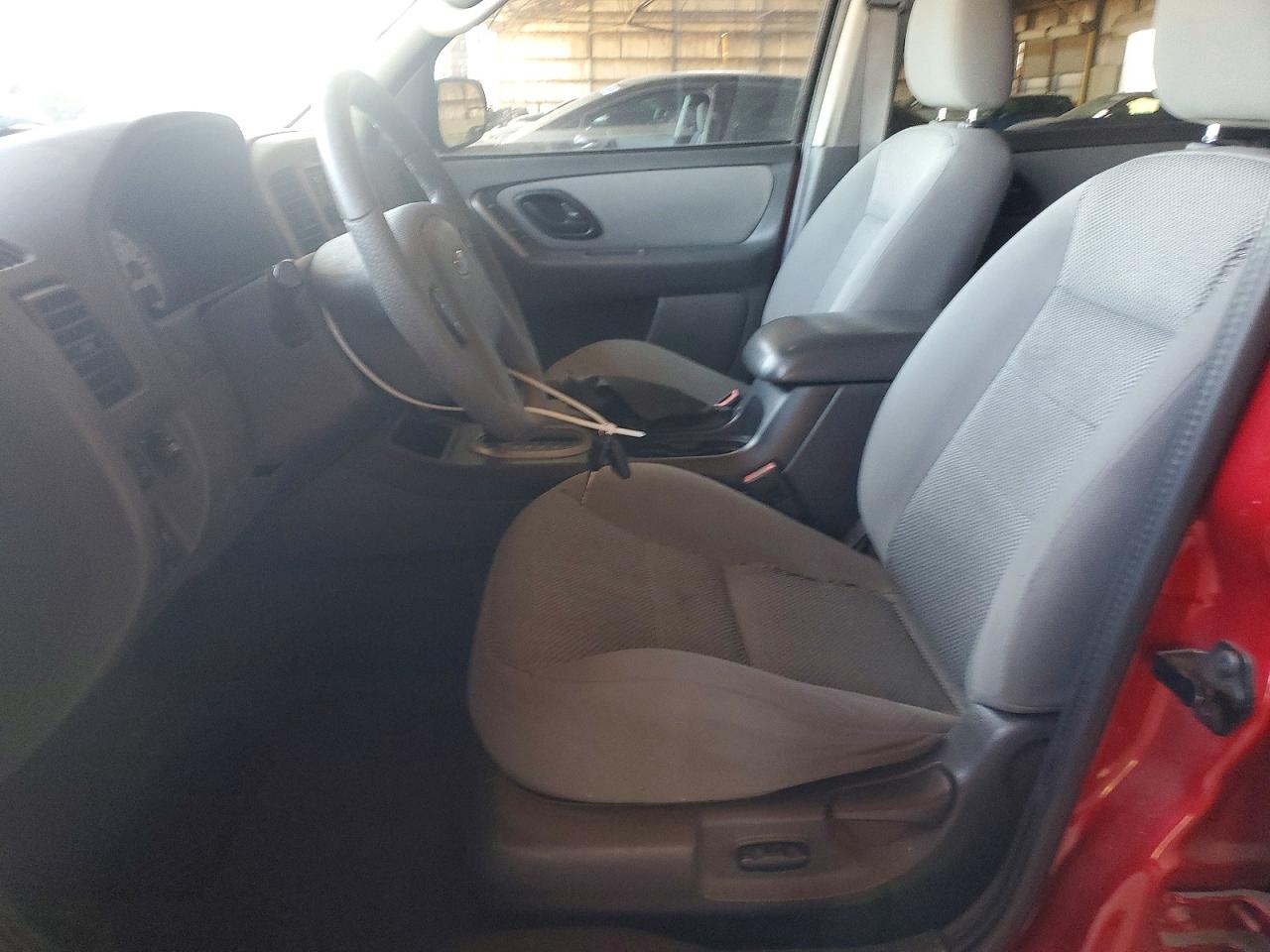 2005 FORD ESCAPE XLT photo 19