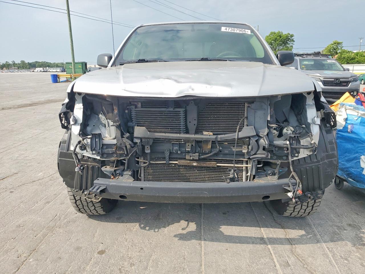 2019 NISSAN FRONTIER SV photo 9