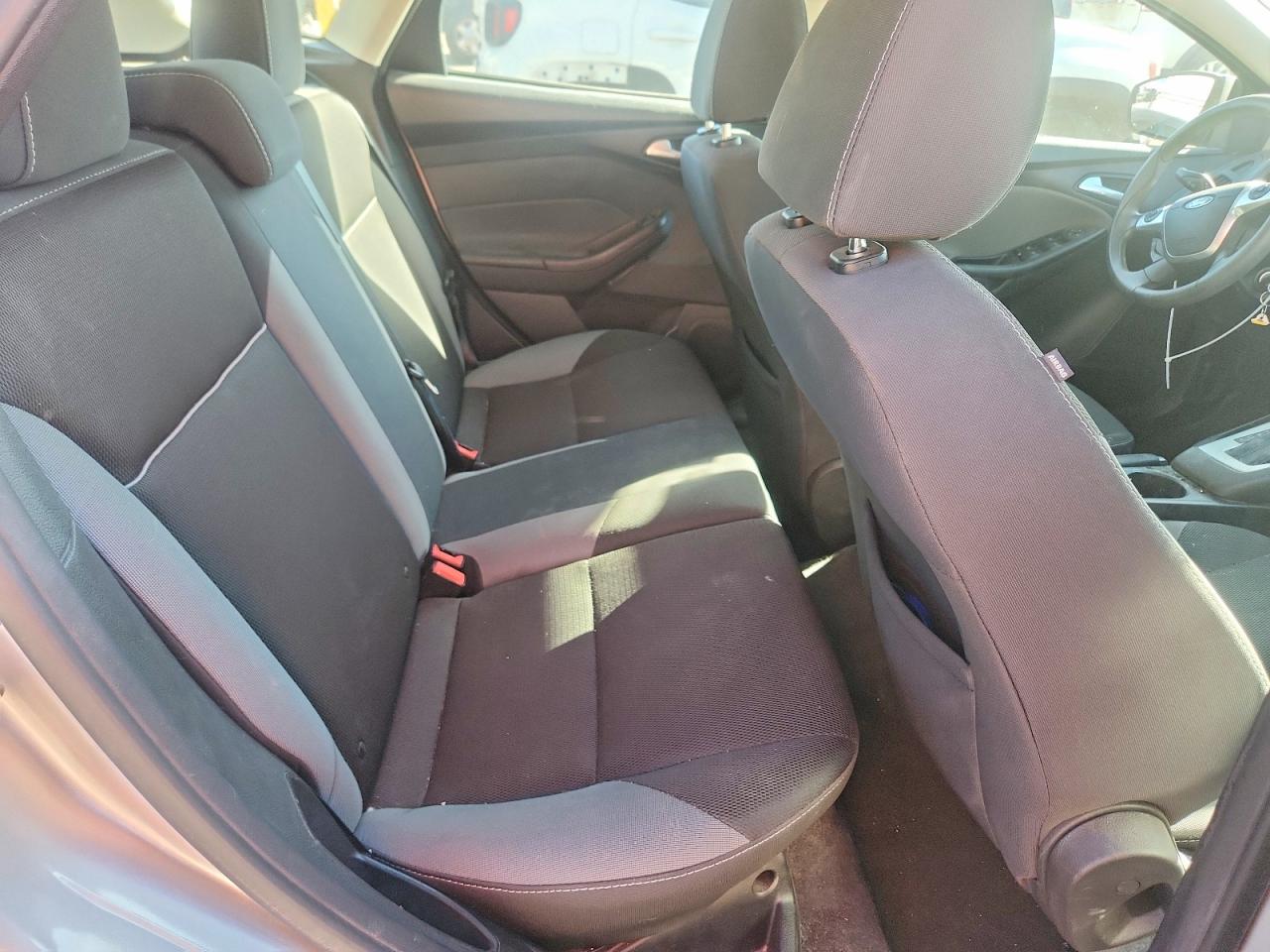 2014 FORD FOCUS SE photo 19