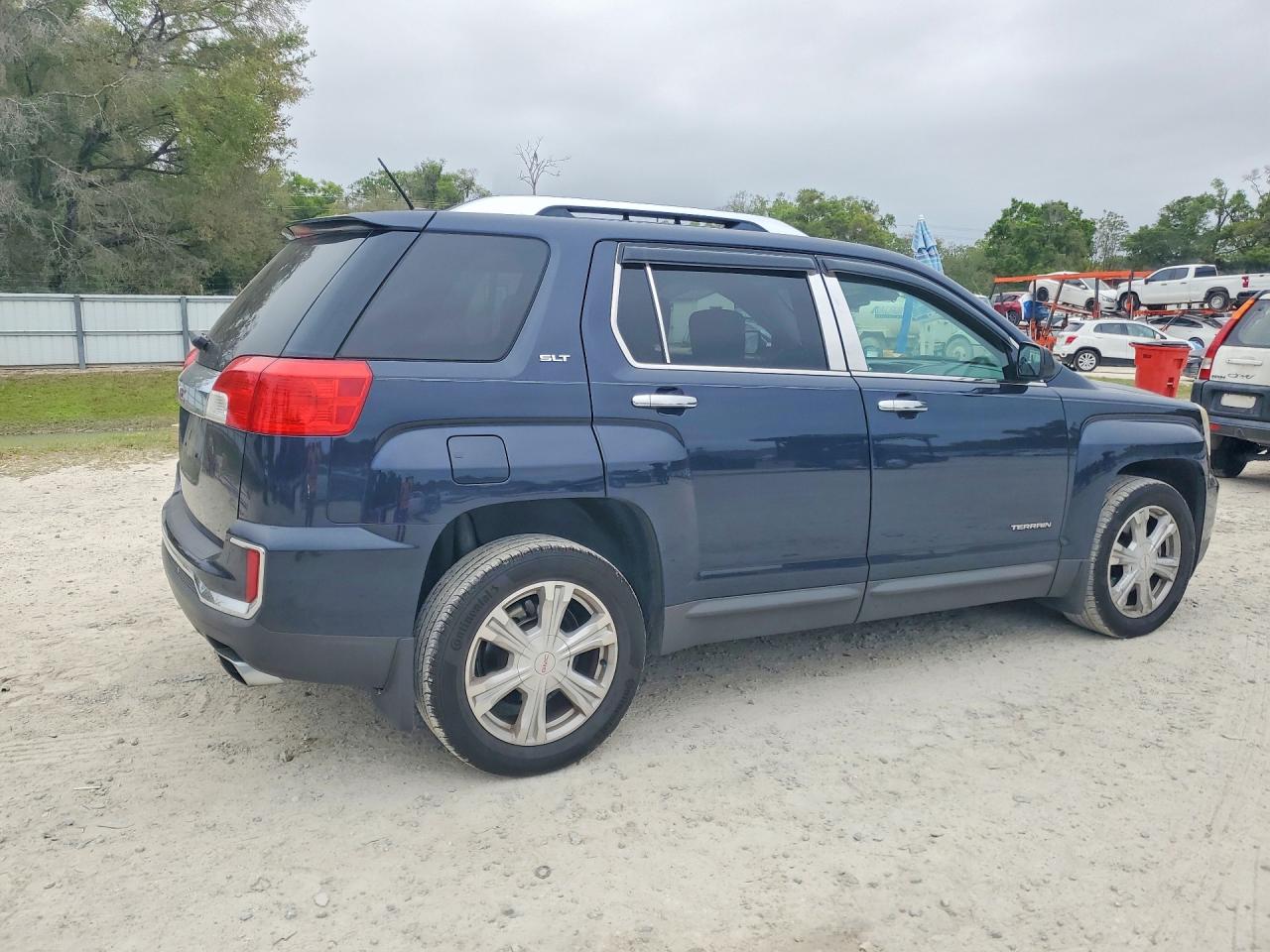 2017 GMC TERRAIN SLT photo 3