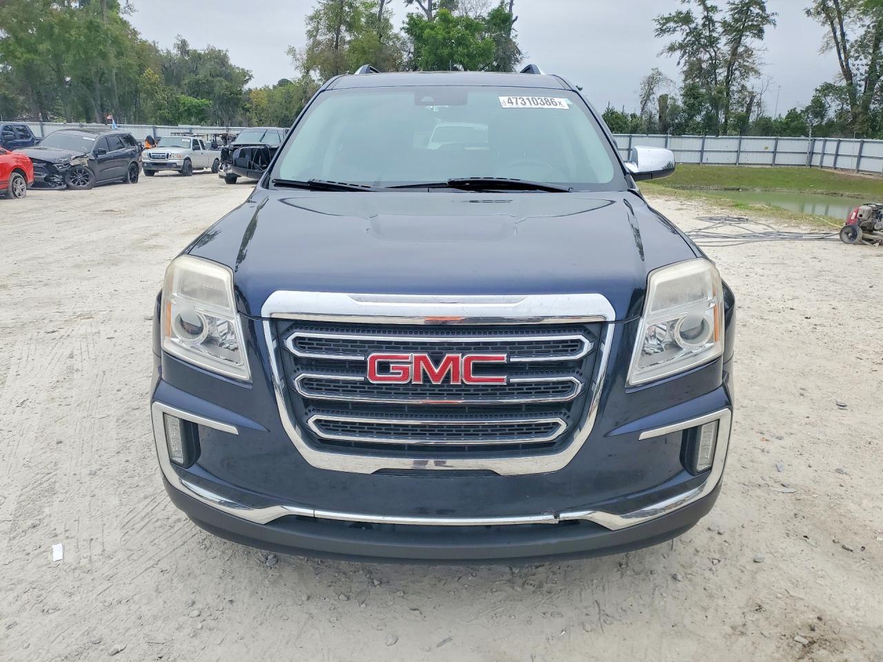 2017 GMC TERRAIN SLT photo 5