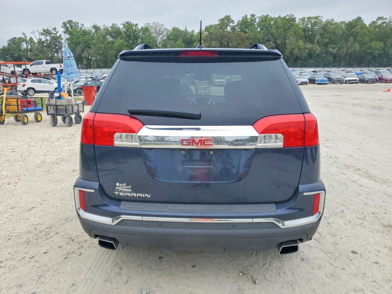 2017 GMC TERRAIN SLT photo 6