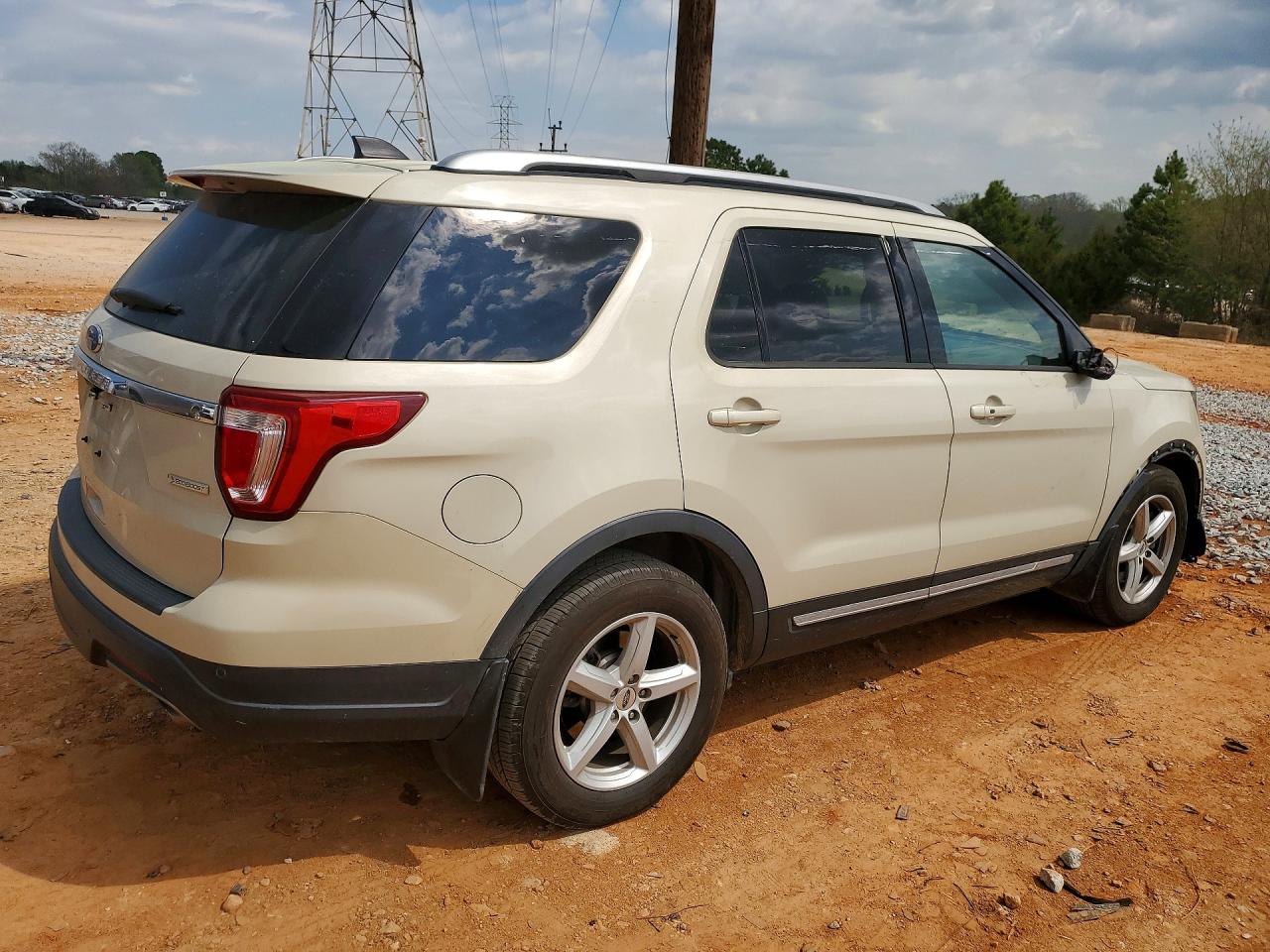 2018 FORD EXPLORER XLT photo 5