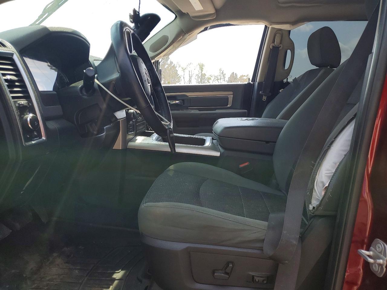 2018 RAM 1500 SLT photo 19
