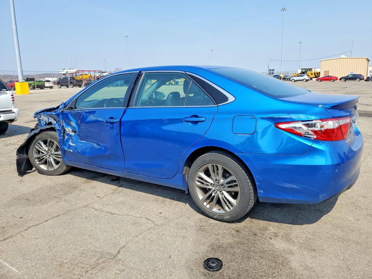 2017 TOYOTA CAMRY SE photo 2