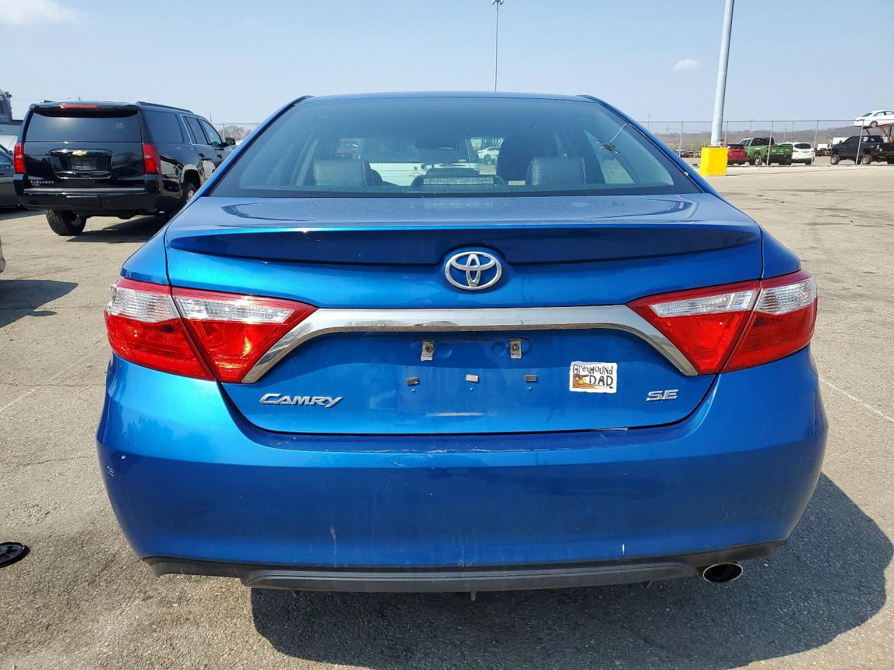 2017 TOYOTA CAMRY SE photo 6
