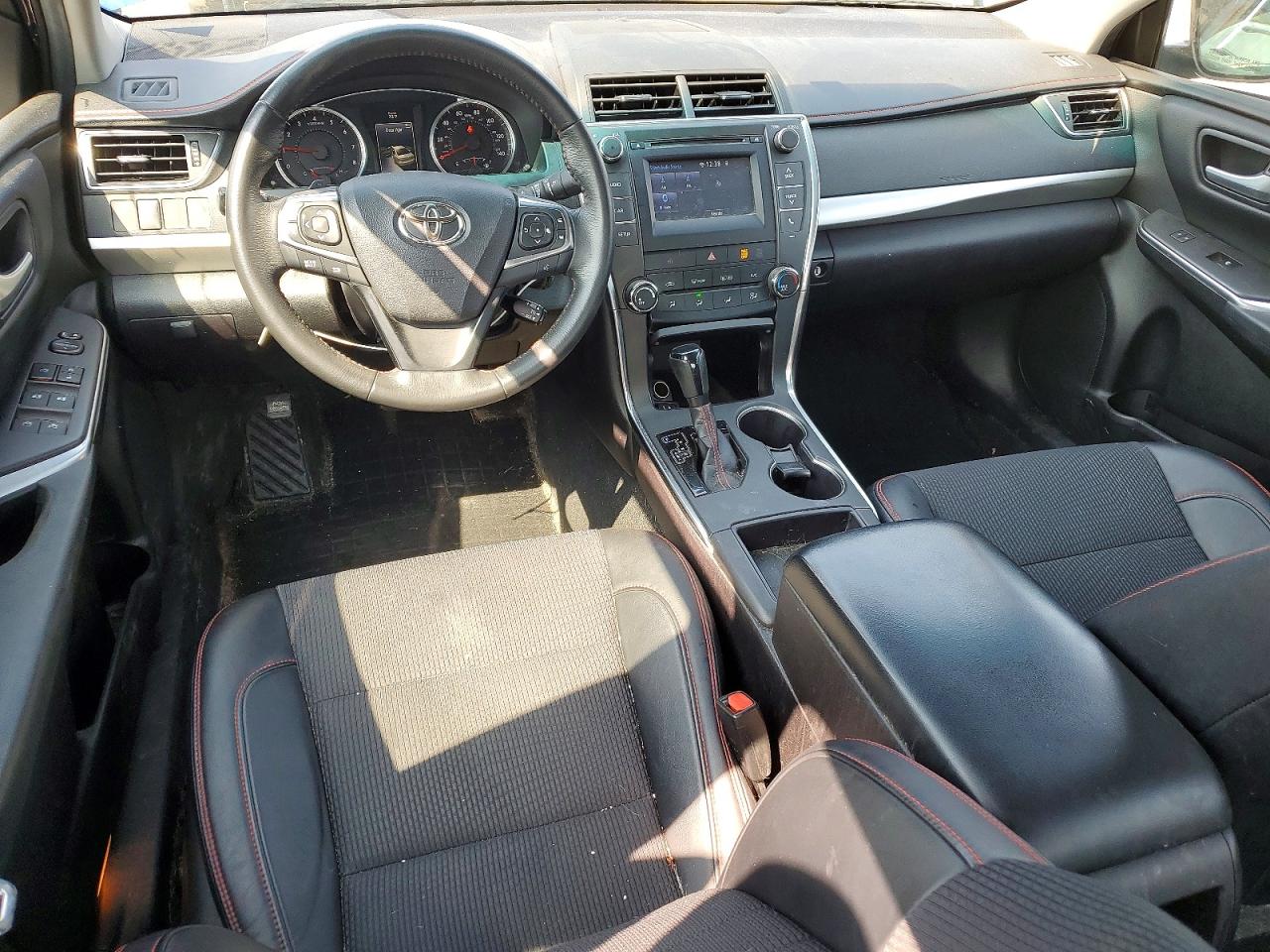 2017 TOYOTA CAMRY SE photo 8
