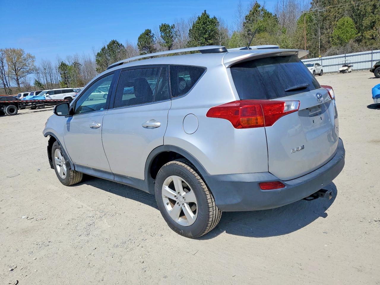2014 TOYOTA RAV4 XLE photo 3