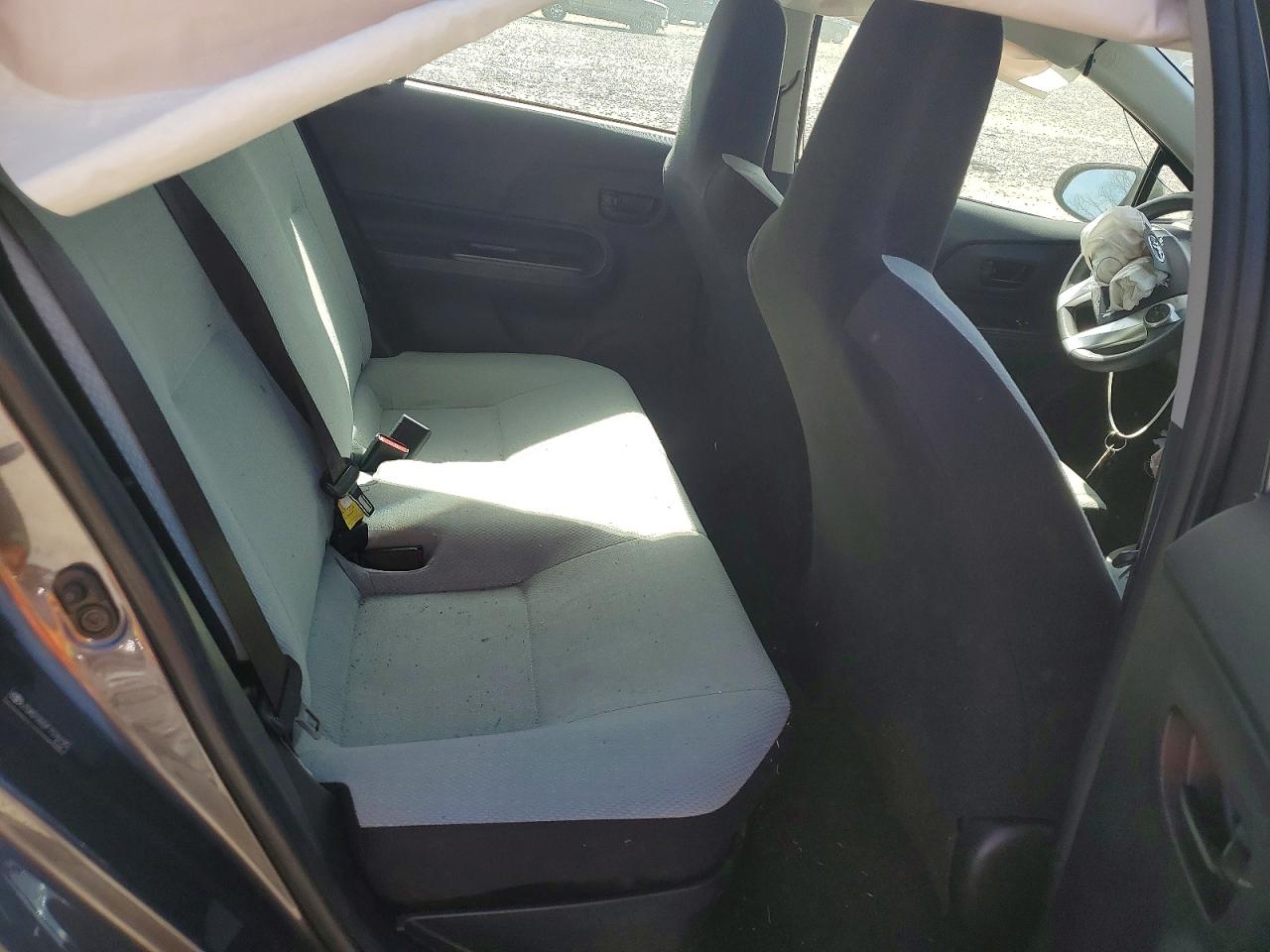 2015 TOYOTA PRIUS C ONE photo 10