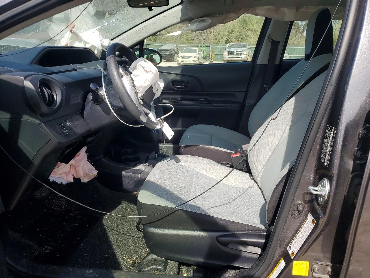 2015 TOYOTA PRIUS C ONE photo 7