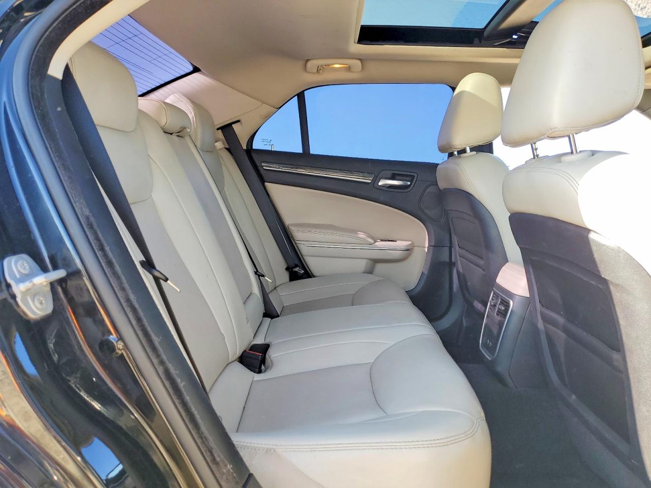 2020 CHRYSLER 300 TOURING photo 28