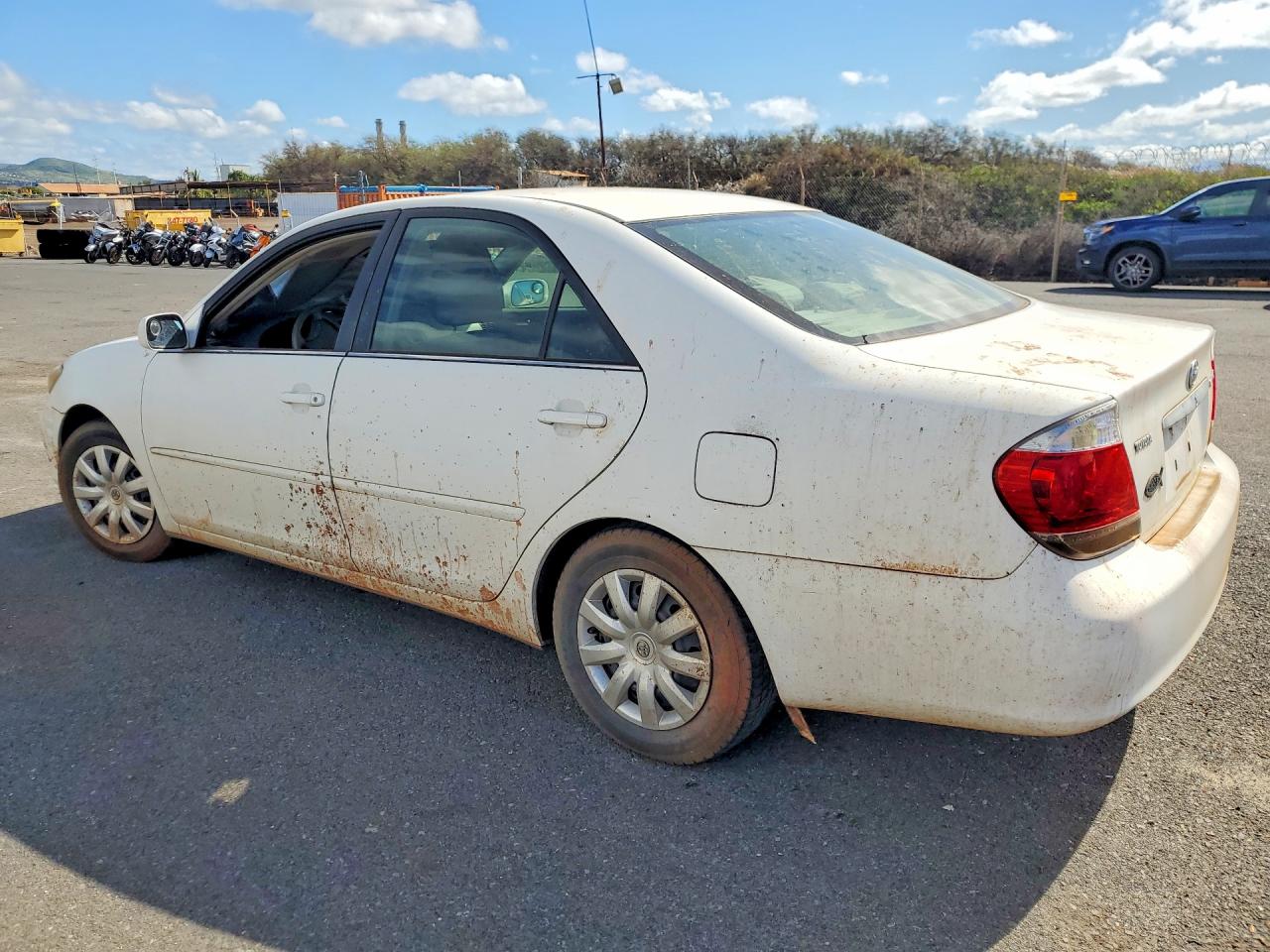 2005 TOYOTA CAMRY LE photo 4